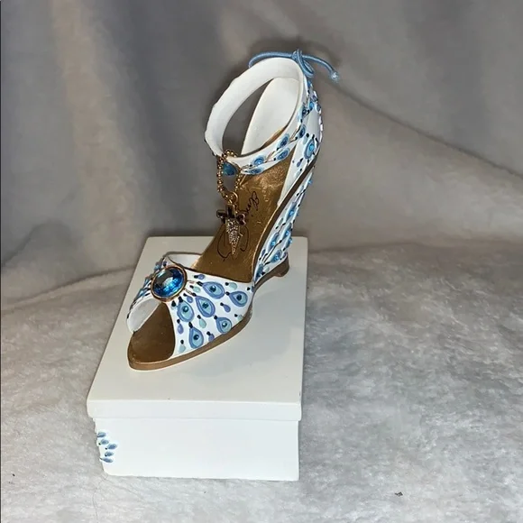 Elvis ShoeCollectible“Lucky Lady”Inspired Peacocks - Picture 3 of 9